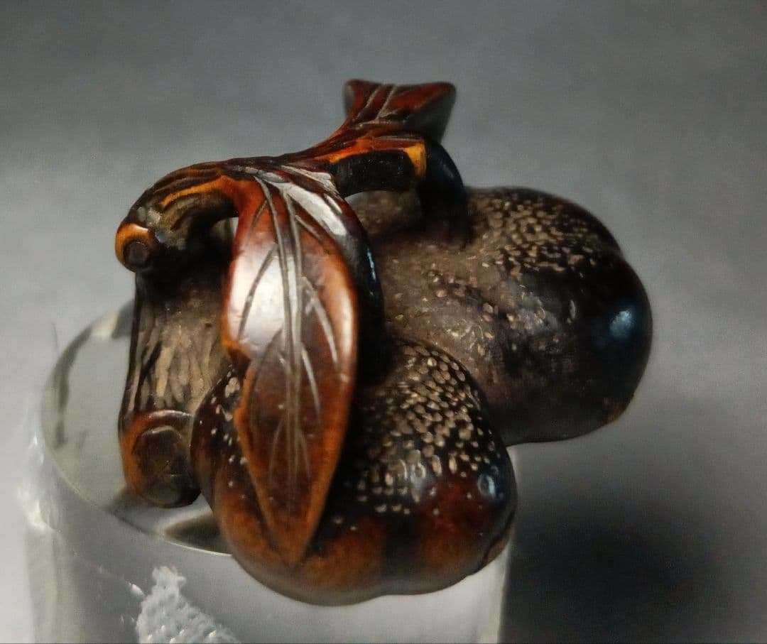 無銘 柘植彫 根付 「柿の実」 江戸時代