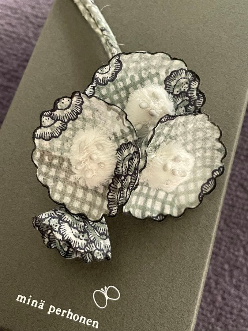 mina perhonen「picnic flower」コサージュ