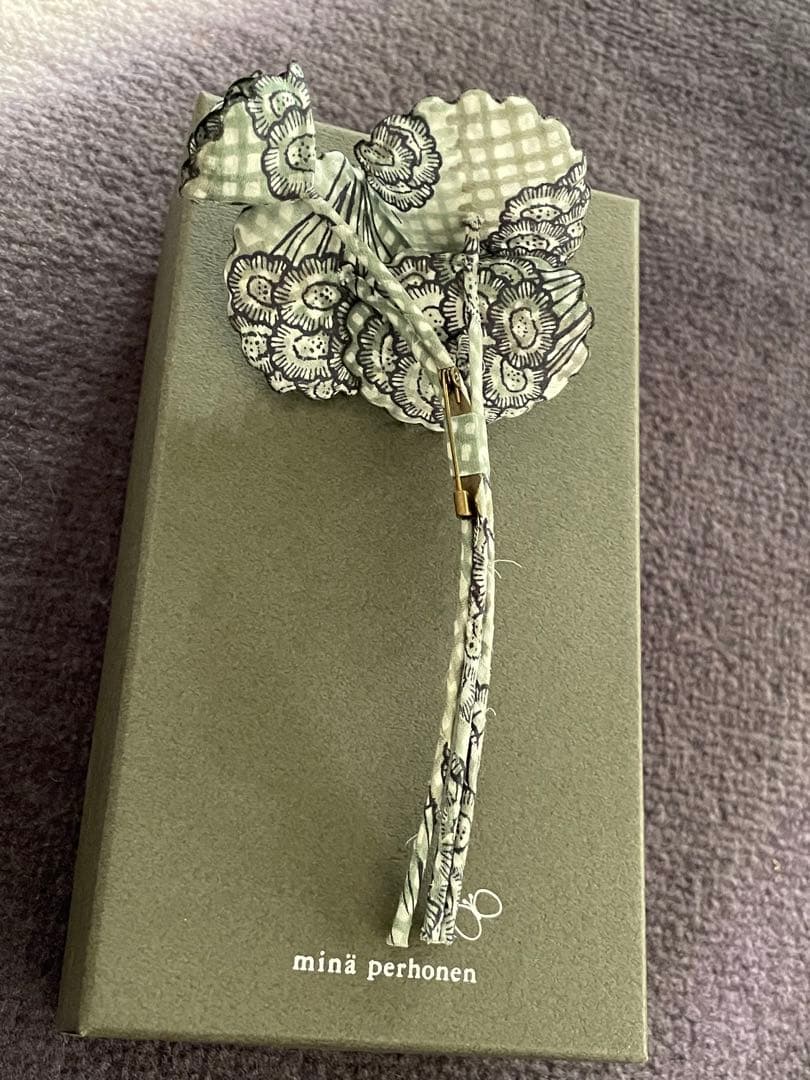 mina perhonen「picnic flower」コサージュ