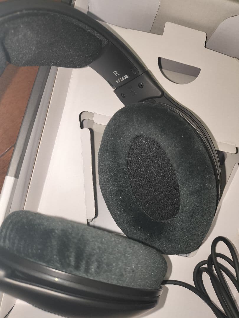 ほぼ新品　Sennheiser HD 560S
