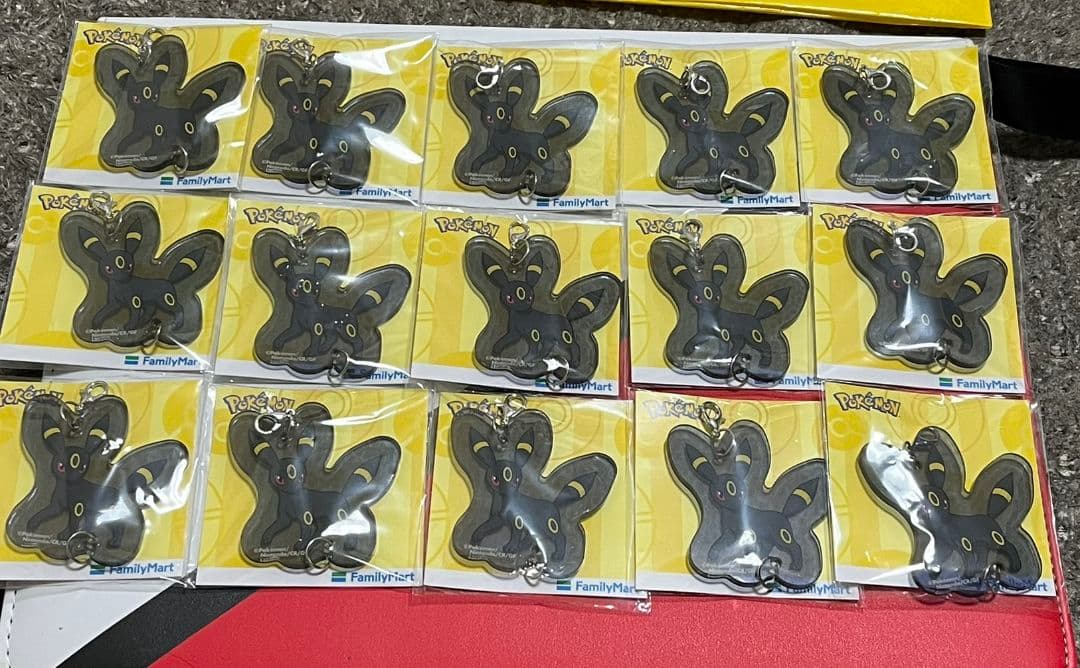 ファミマ　ブラッキー　アクリルキーホルダー 15個セット　まとめて　まとめ売り