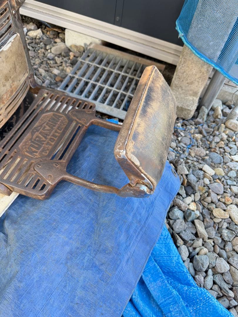 クラサワ 理容椅子 黒と白 足置き付き