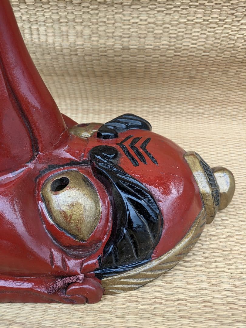 大迫力の天狗面　木製品　壁飾り　程度の良い中古品