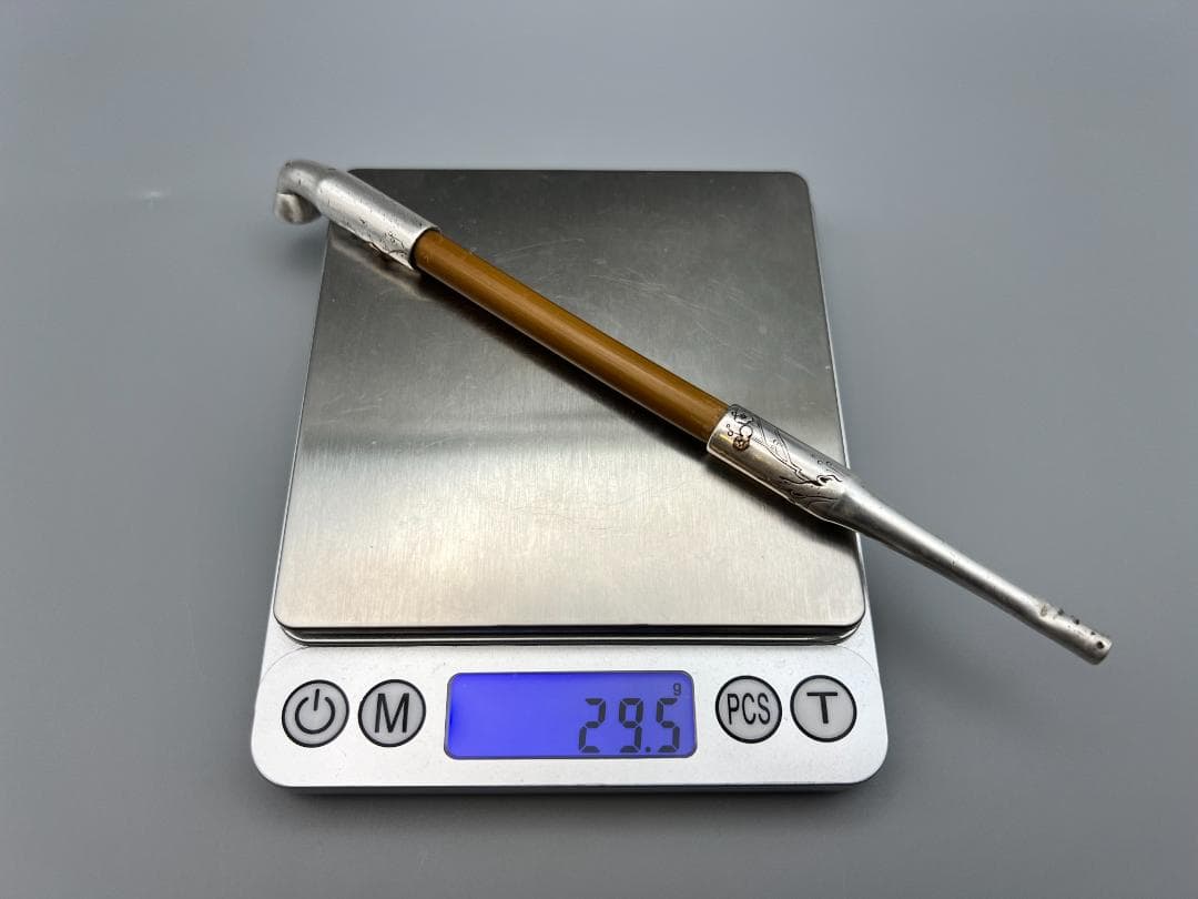 銀製　煙管　キセル　梅図　銀細工　アンティーク　重量約29g