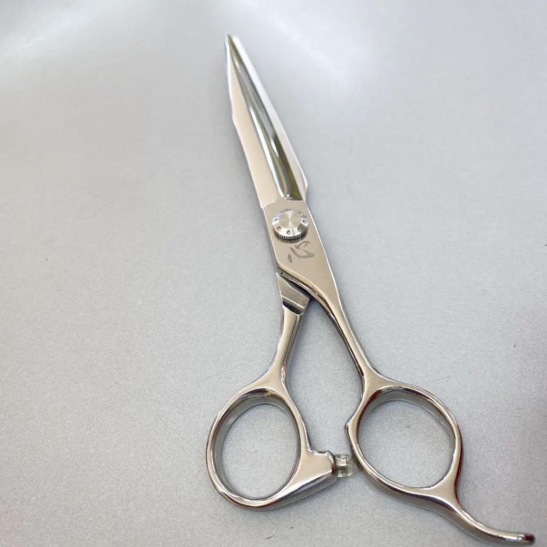 ６,７５インチ剣刃シザー　新品未使用　理美容専用はさみ　切れ味抜群！