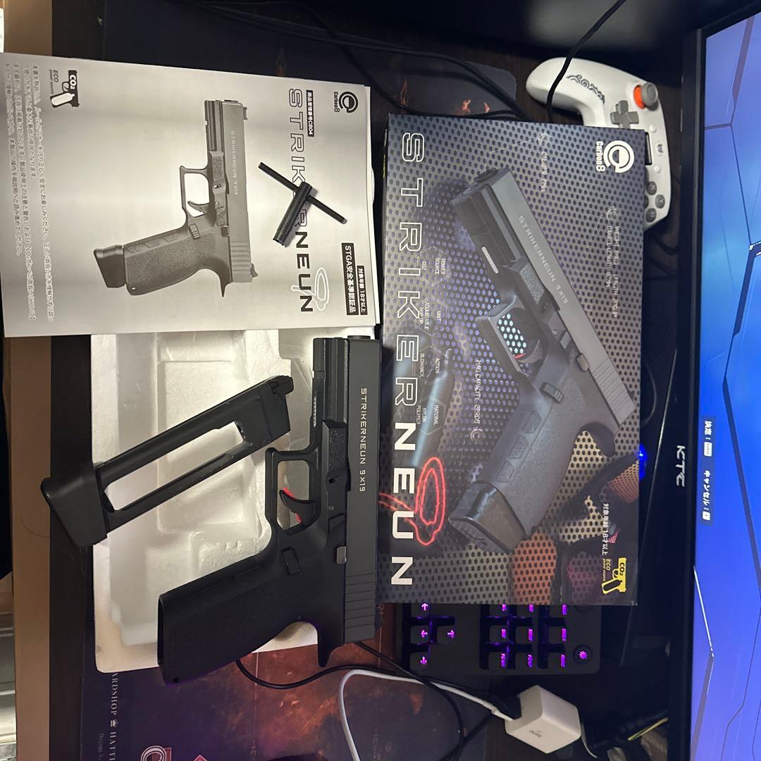 値下げ歓迎STRIKER NEUN CO2ガスガン 6mm BB弾付き