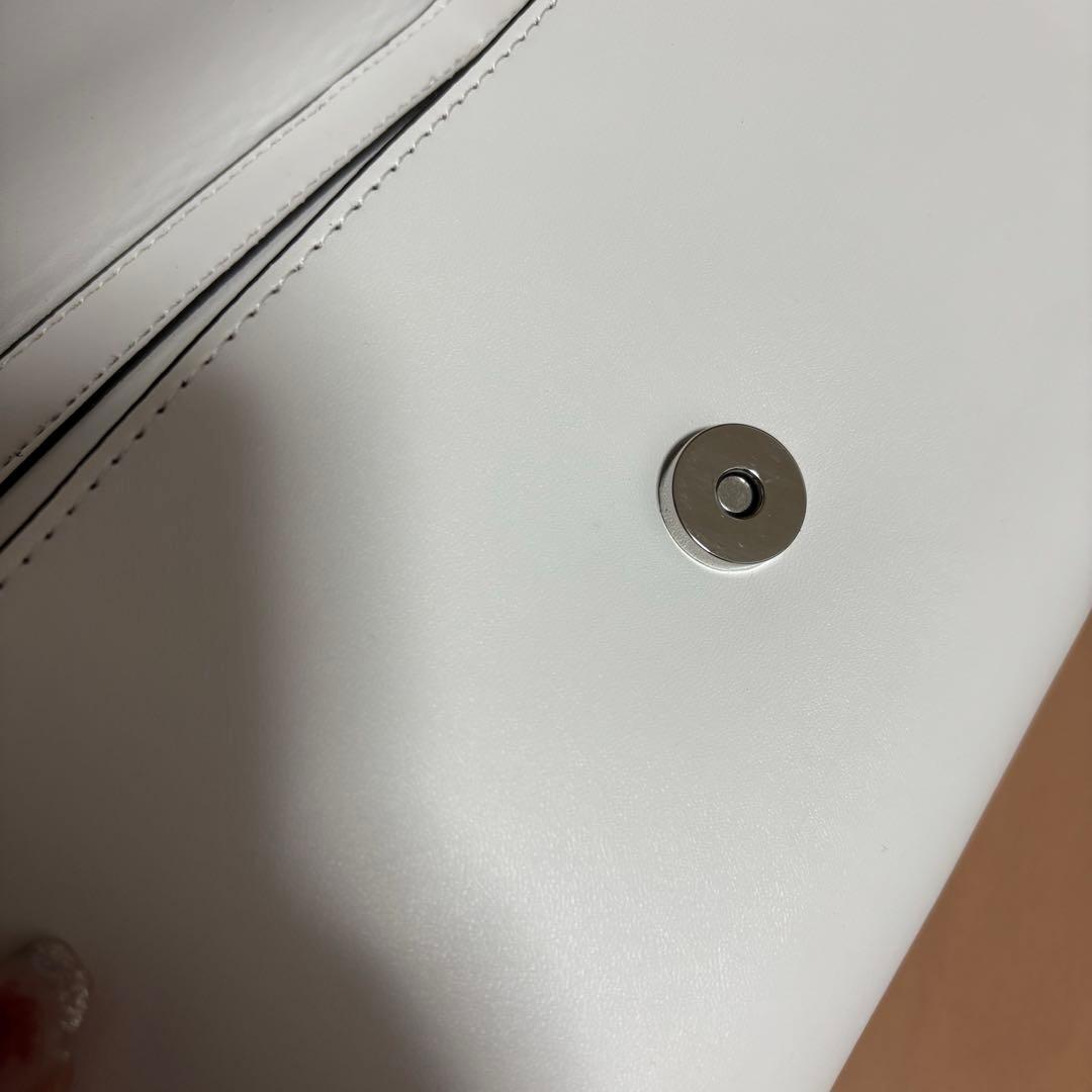 ホワイトYSLショルダーバッグ