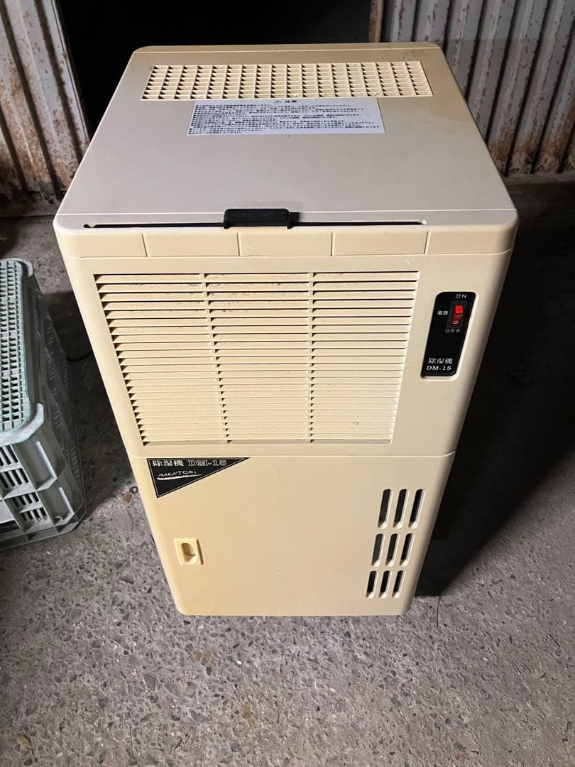 【送料込】除湿機 DM-15 キャスター付き　NAKATOMI ナカトミ