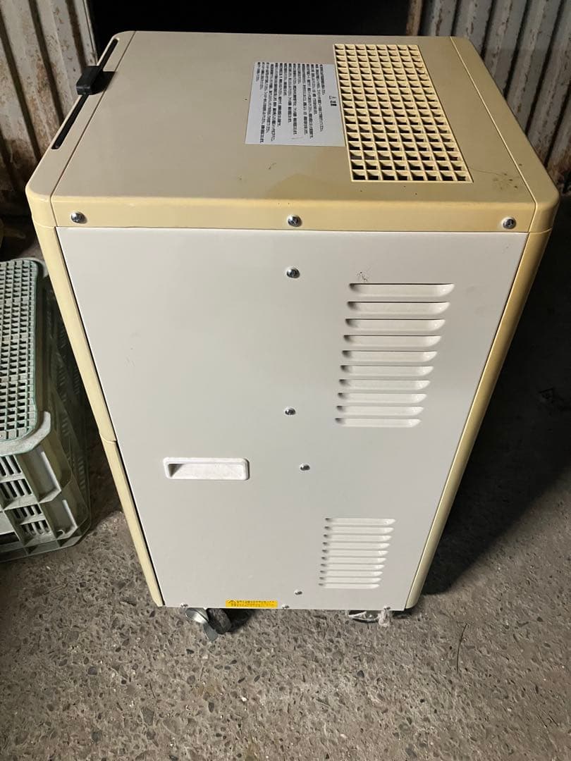 【送料込】除湿機 DM-15 キャスター付き　NAKATOMI ナカトミ