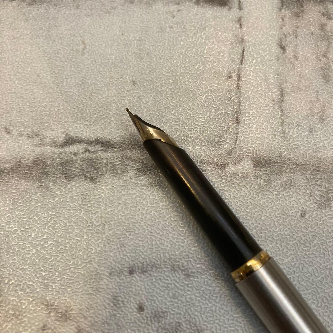 シルバー・ピンクの万年筆 2本セット