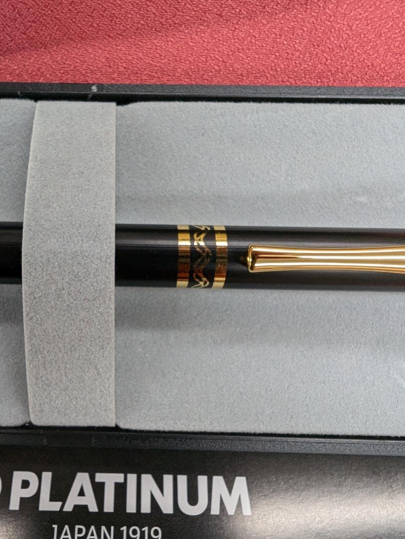 PLATINUM　大量格安　30本　菊の御紋エンブレム　ノック式ボールペン　黒