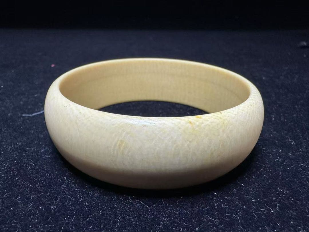 バングル　象牙調　天然素材　アンティーク　彫刻 古美術品細密細工骨董コレクション
