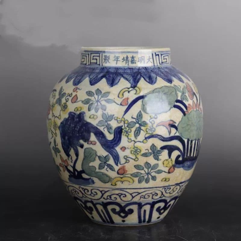 明嘉靖青花斗彩蓮花魚紋缶 景徳鎮 陶磁器 装飾品 現代工芸品 美術品 置物