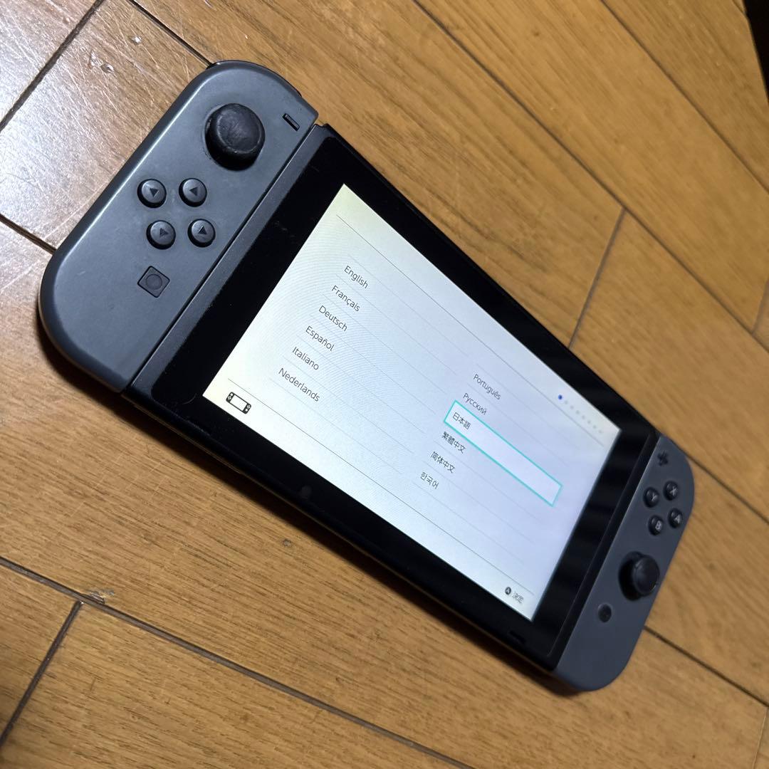 Nintendo Switch 本体 グレー　ドック、グリップ、ストラップ
