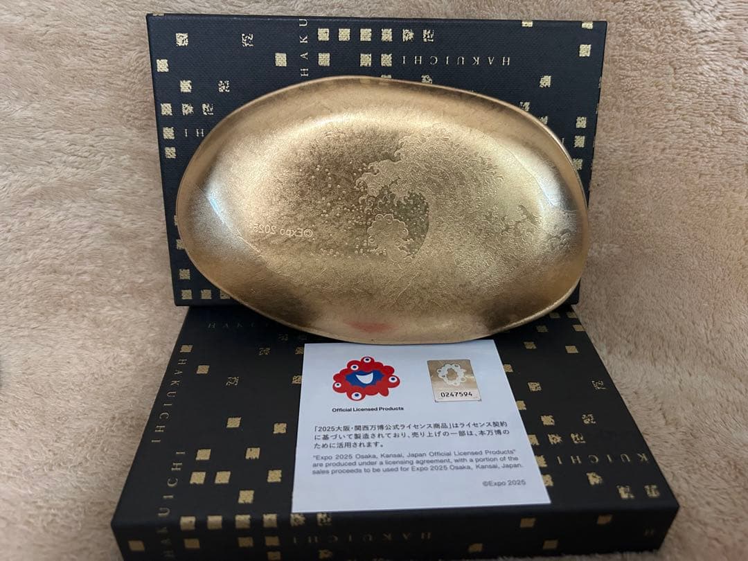 大阪万博 ミャクミャク 箔名画 北斎　ガラストレー　神奈川沖浪裏