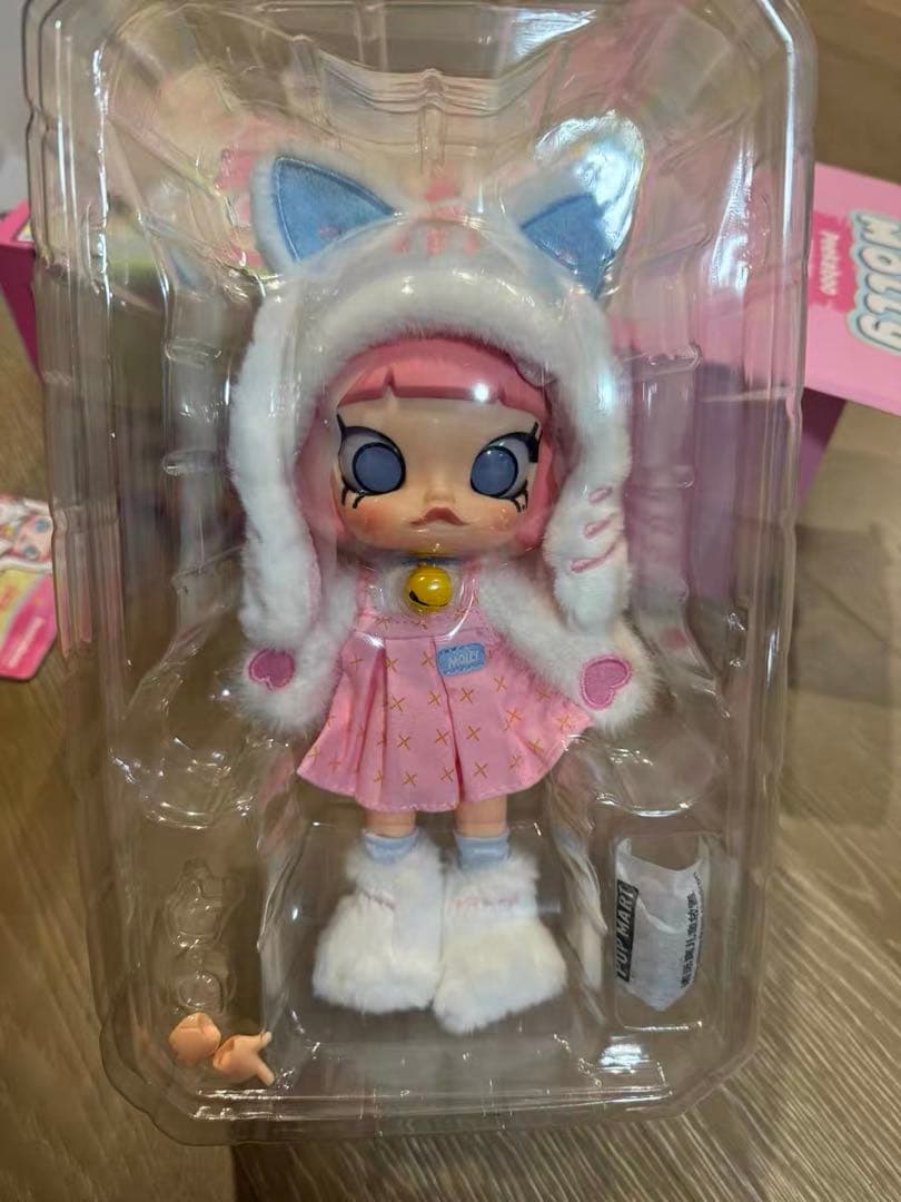 POPMART Molly Peekaboo 1/8スケール フィギュア