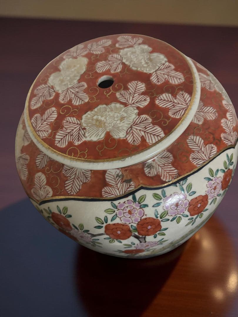 希少古い大きな伊万里焼　花と鳥のデザイン陶器壺