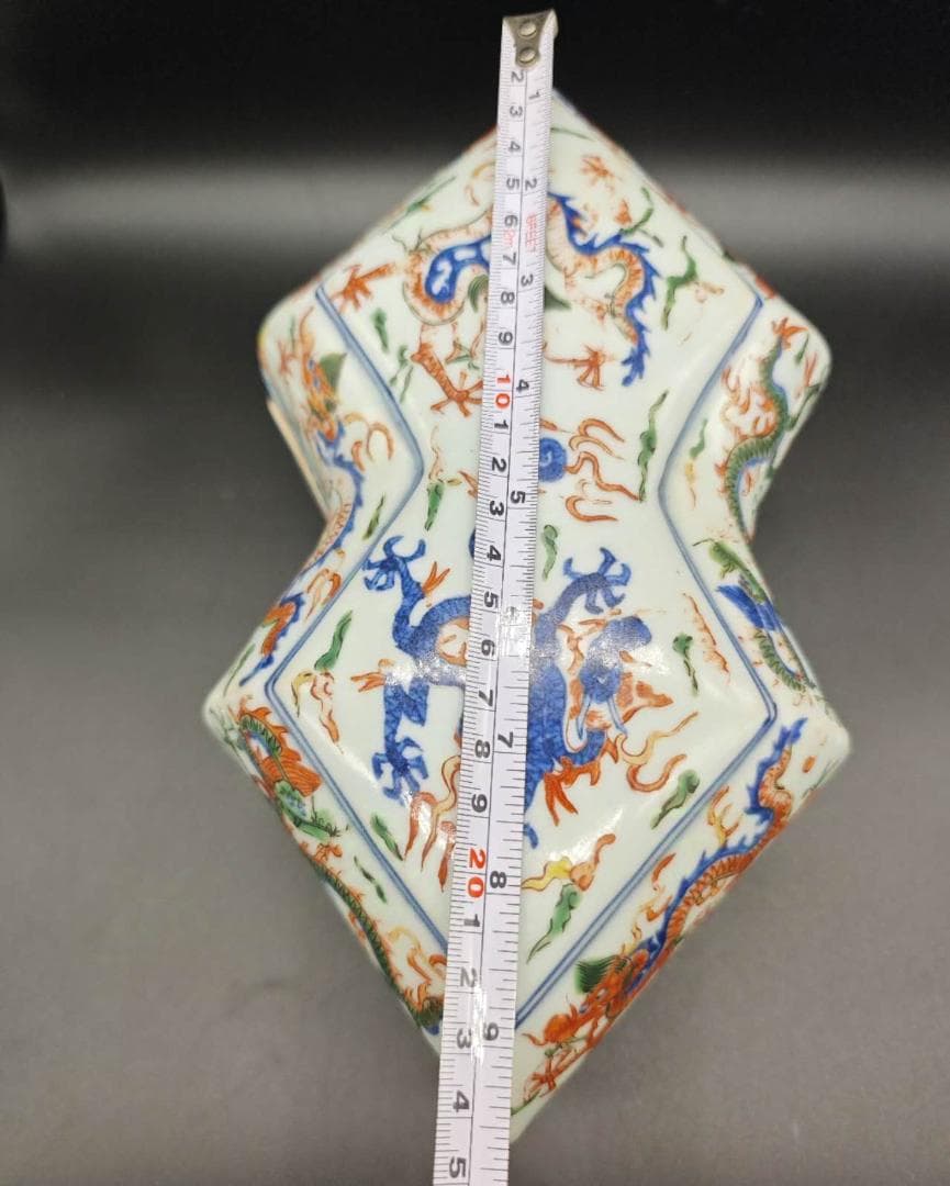 大明隆慶年製　五彩双龍紋蓋箱 官窯物(E-20)