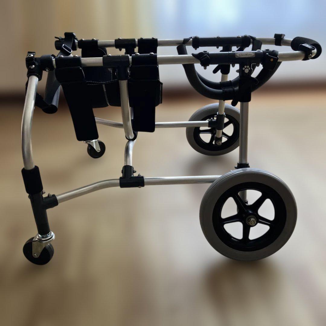 犬用車いす 中型犬用　クララワークス　高さ調整可能