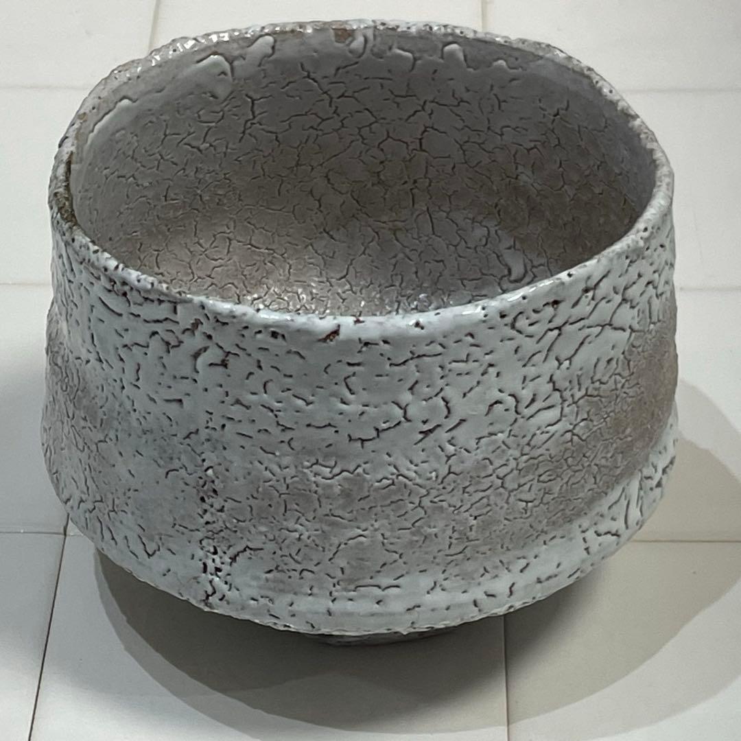 茶道具 抹茶茶碗★茶盌 萩焼 白釉 沓形 鬼萩割高台★渋谷泥詩 作★木箱、共布有