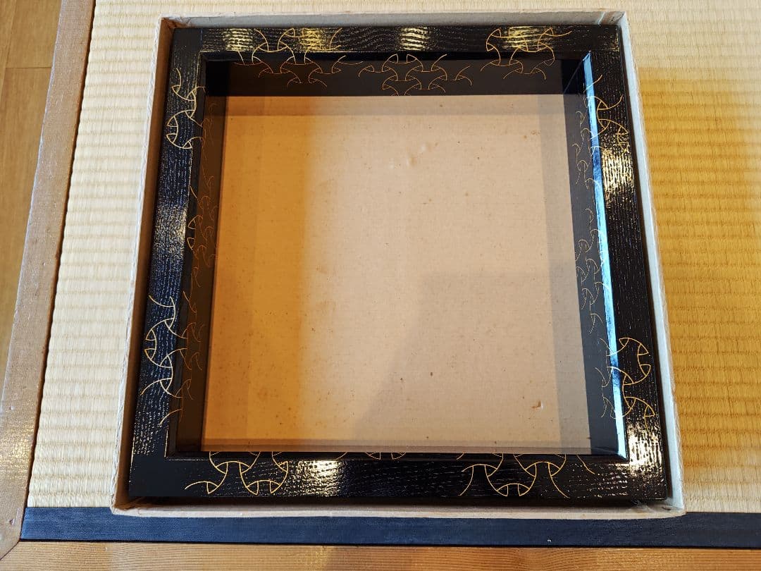 送料込【逢絢亭】茶道具 炉縁 柿合塗 独楽つなぎ蒔絵 木製 紙箱入り