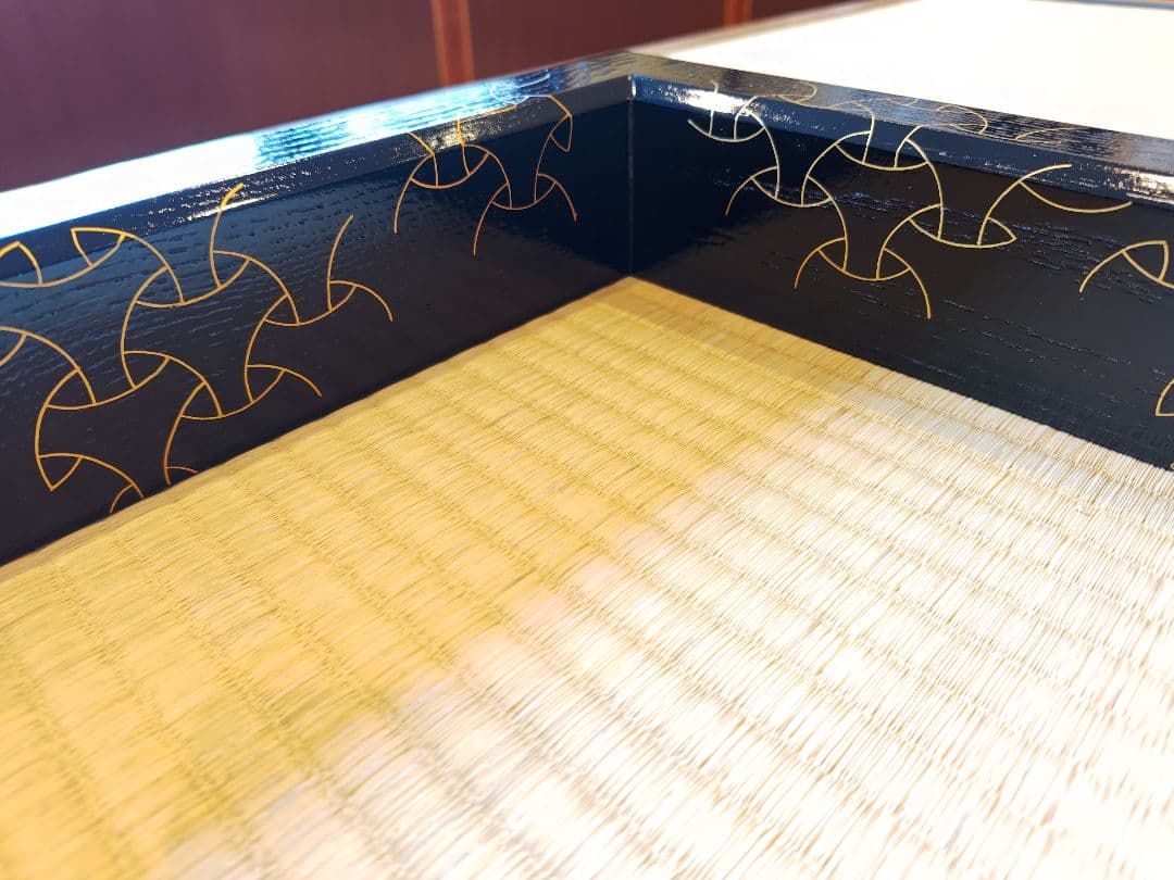 送料込【逢絢亭】茶道具 炉縁 柿合塗 独楽つなぎ蒔絵 木製 紙箱入り