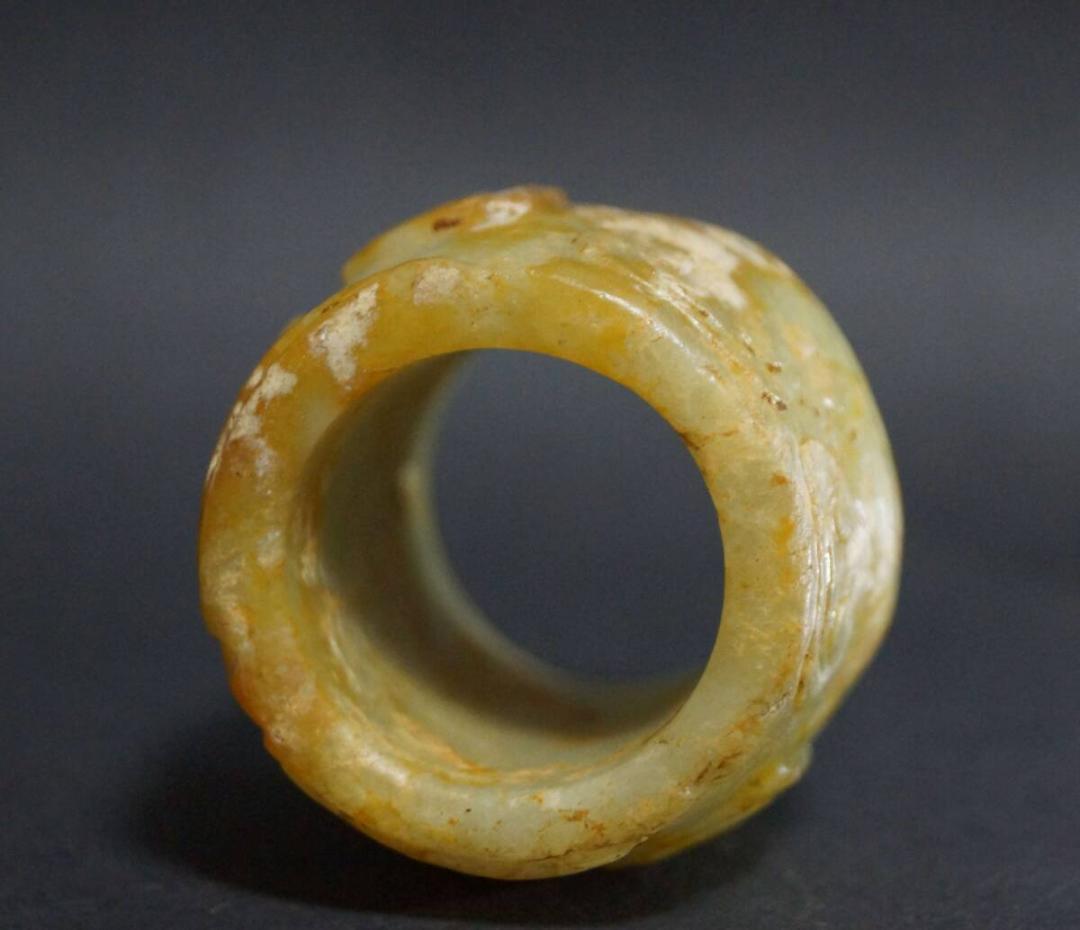 古代和田玉(ホータン)大粒細工彫り祥瑞文指輪 根付 緒締玉 提げ物 装飾品 唐物