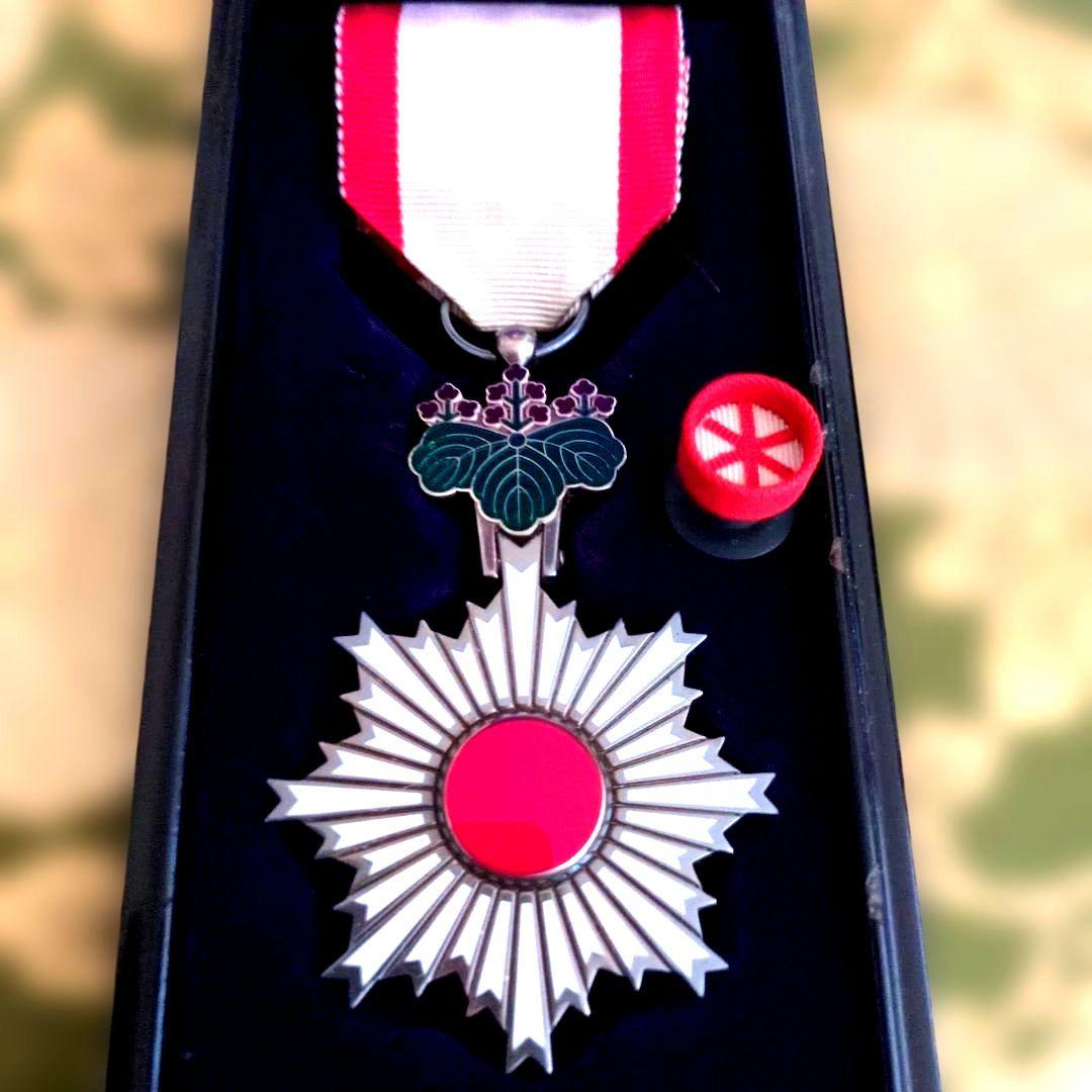 【最終価格・美品】勲六等単光旭日章 略綬・塗共箱付き