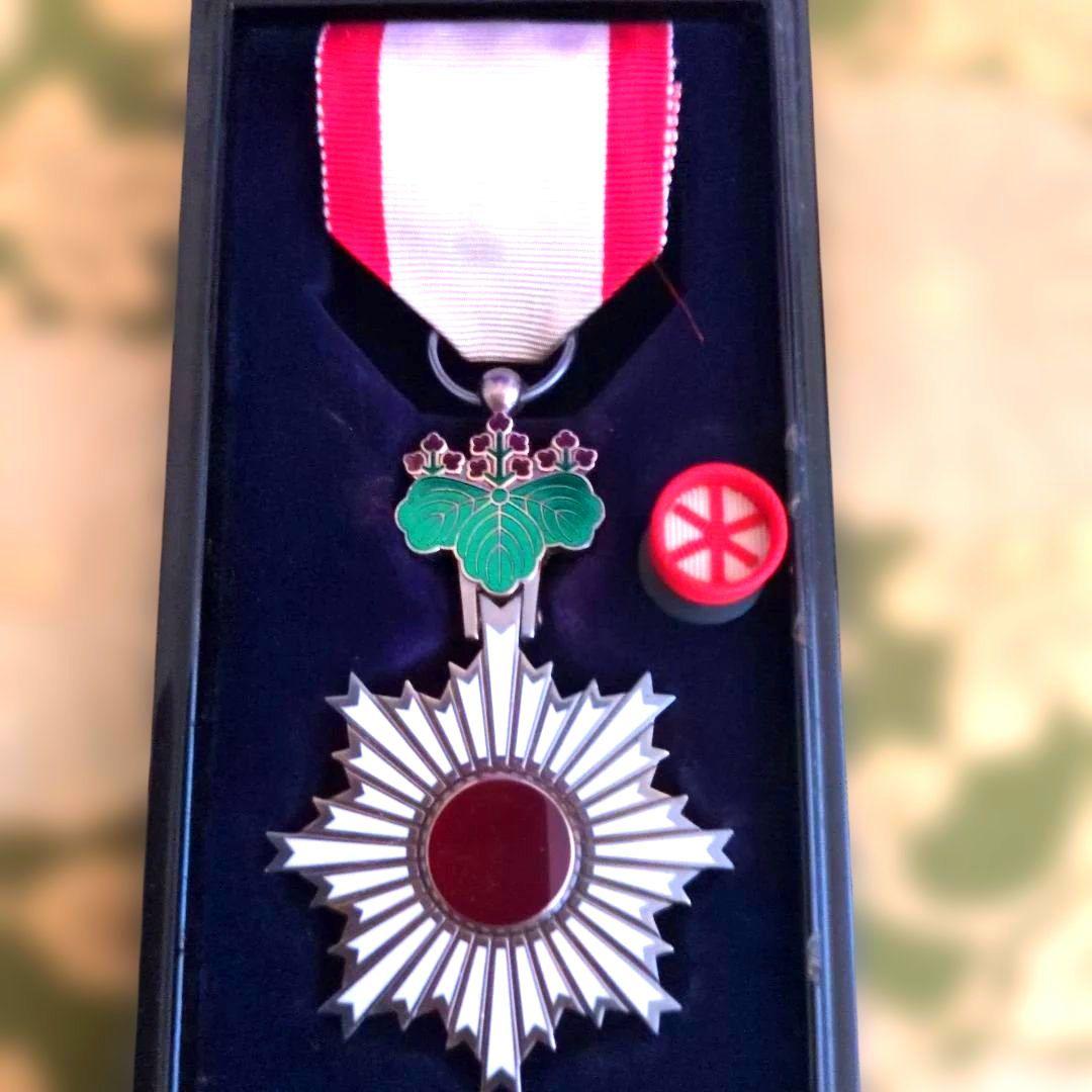 【最終価格・美品】勲六等単光旭日章 略綬・塗共箱付き