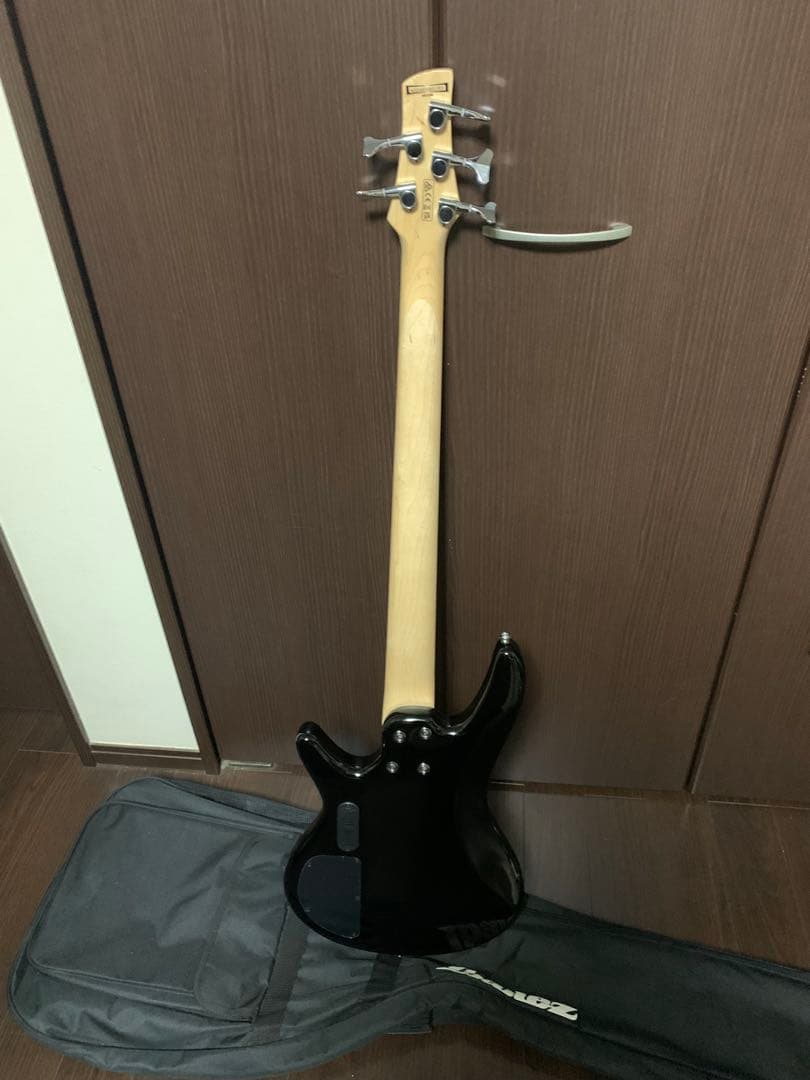 Ibanez 5弦エレキベース