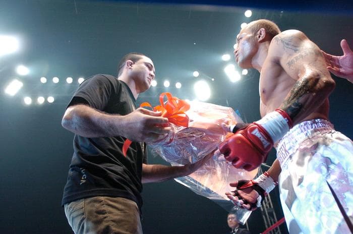 ISAMI 製 オープンフィンガーグローブ MMA グローブ イサミ