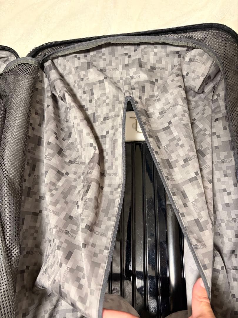 リモワ　サルサ　63L 4輪　マットブラック　TSA 廃盤　キャリーケース