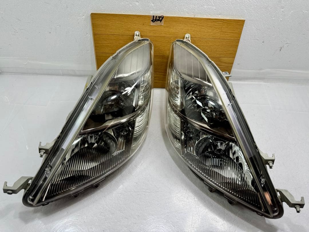 ZGM10 ANM10 トヨタ アイシス 純正 ヘッドライト HID 左右セット