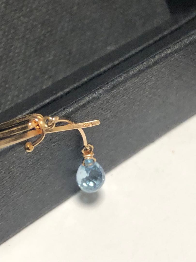 ゴールドトーン リボンデザイン ピアス