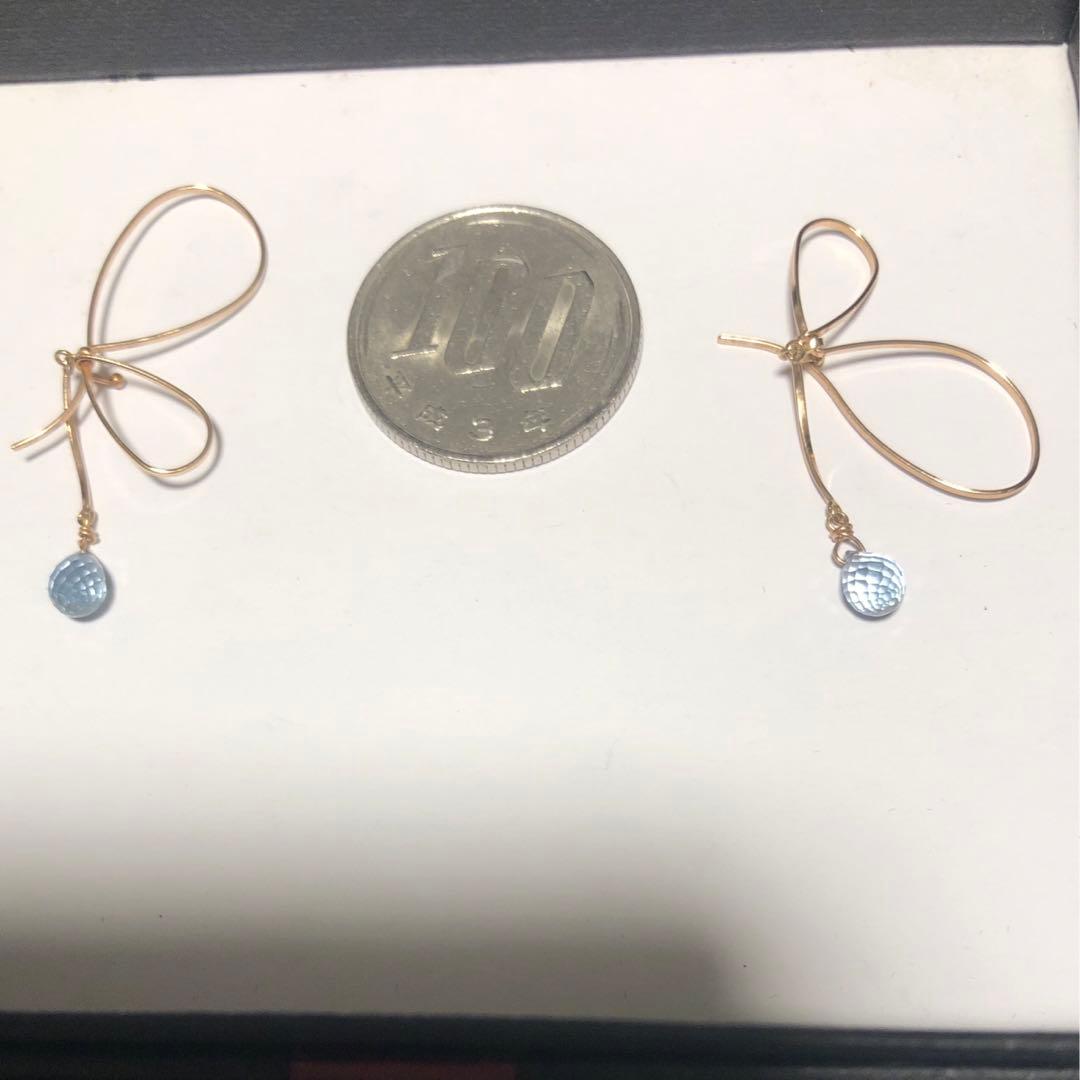 ゴールドトーン リボンデザイン ピアス