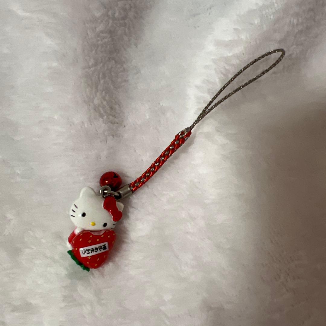 ハローキティ　福岡　博多　あまおう　いちご　根付　ご当地　ストラップ