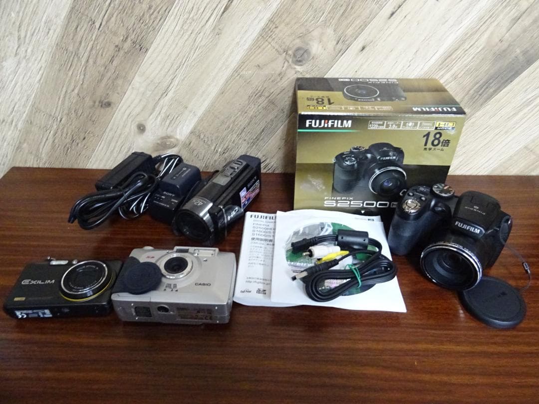 d*7様 阪005 カメラ 4点 まとめ売り 富士フイルム ソニー カシオ