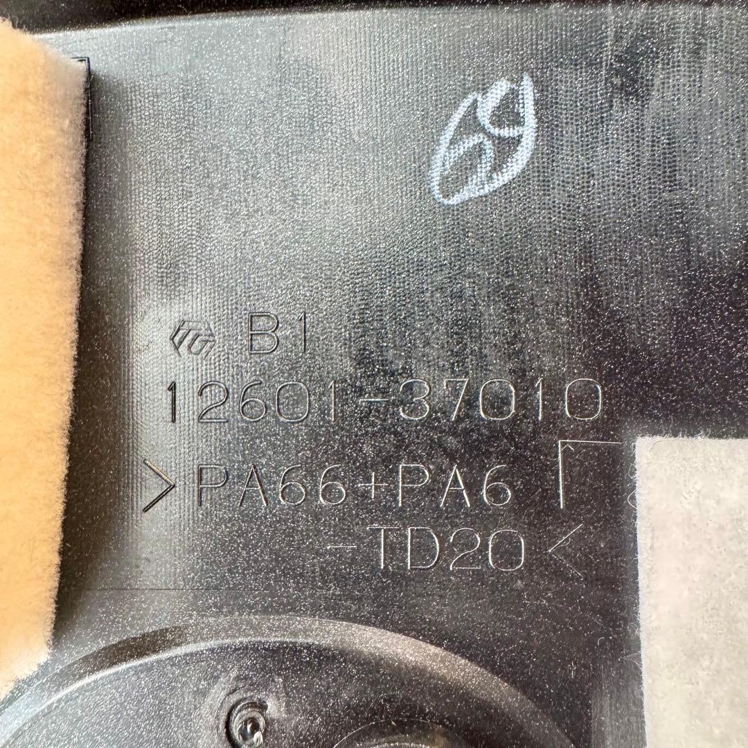 12601-37010　プリウス　50　エンジンカバー　カローラクロス　ポン付け