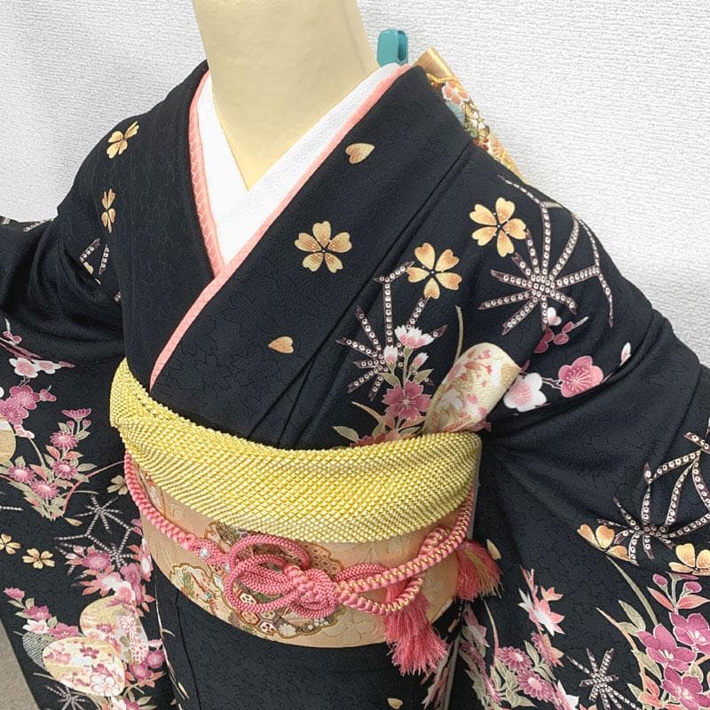 511z36〇振袖 地紋 桜 梅 丸文 黒 ピンク〇美品 成人式 結婚式