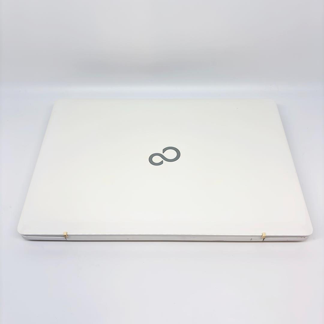 富士通 ノートパソコン Corei7 SSD メモリ16GB Win11 A32