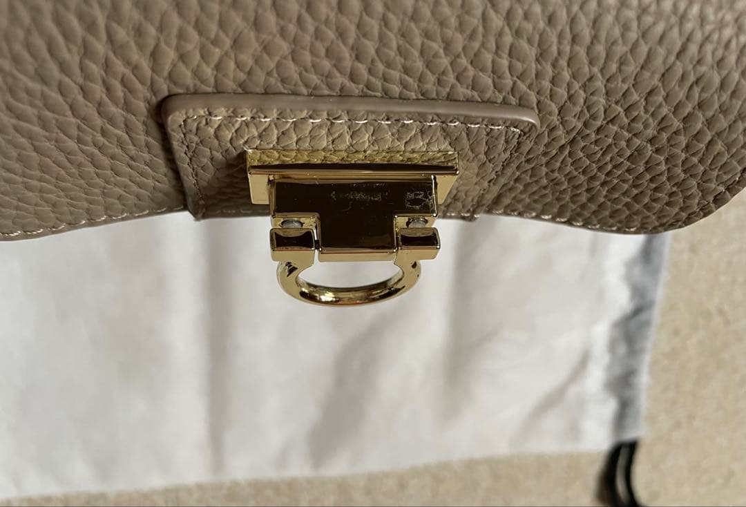 ヘイニ ベイビーマロエ 本革 ショルダーバッグ 2way グレージュ