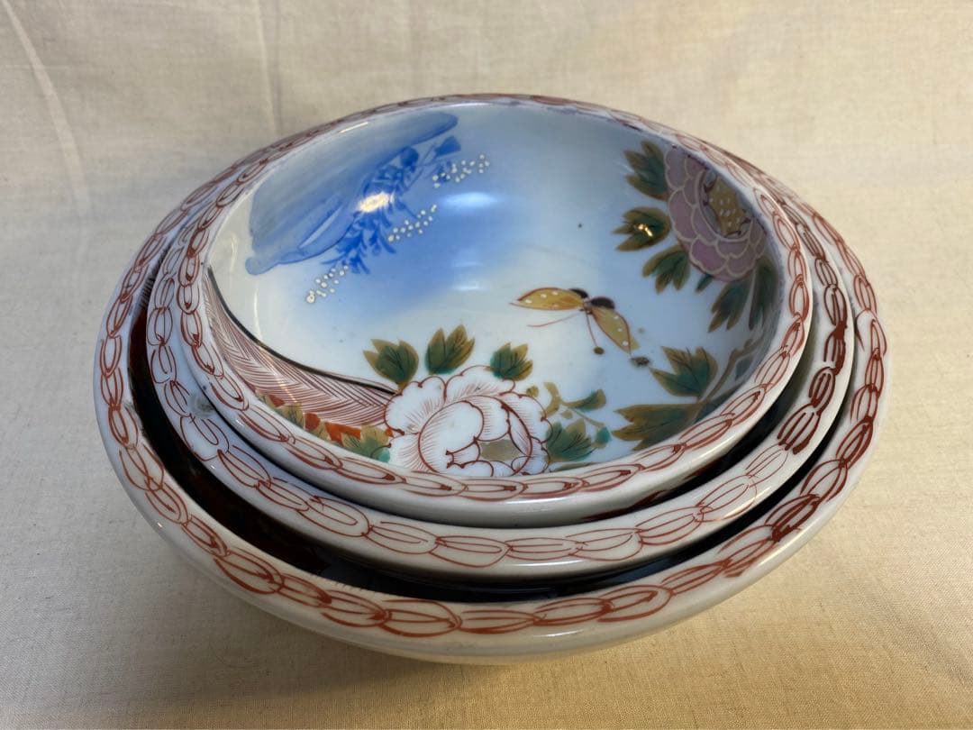 伊万里　古伊万里　鉢　三つ鉢　入れ子　色絵　蝶の図　花の図