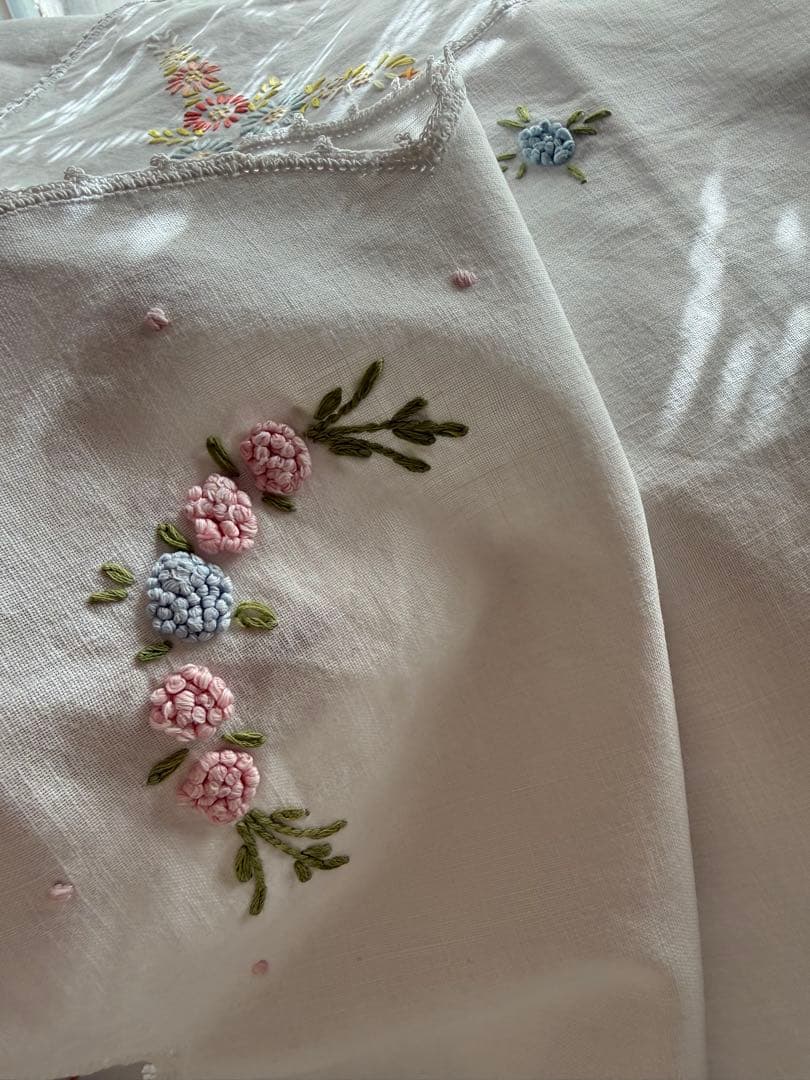 フランスアンティークஐ⋆*つぶつぶお花刺繍の可愛いクロス