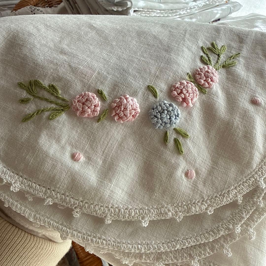 フランスアンティークஐ⋆*つぶつぶお花刺繍の可愛いクロス