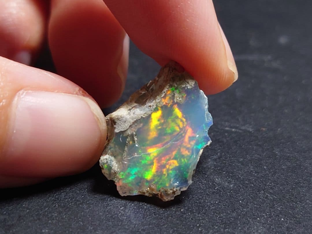 エチオピアオパールウェロ産　ジュエリー　グレード　鉱物標本　原石