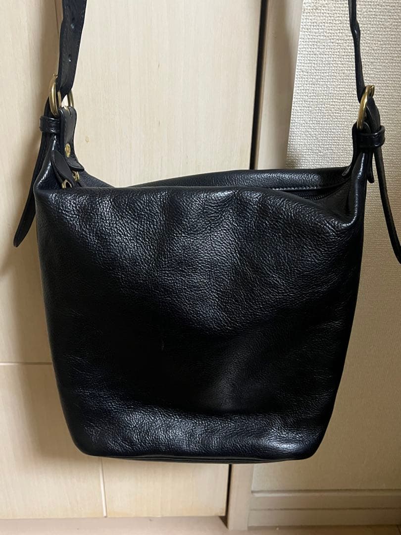 IL BISONTE バケツ型ショルダーバッグ