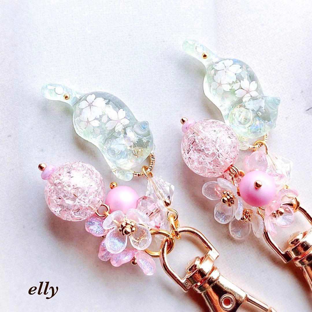 【みゆママ様】1213.天然石　琉球ガラス　桜　じゃれ猫　レジン　キーホルダー