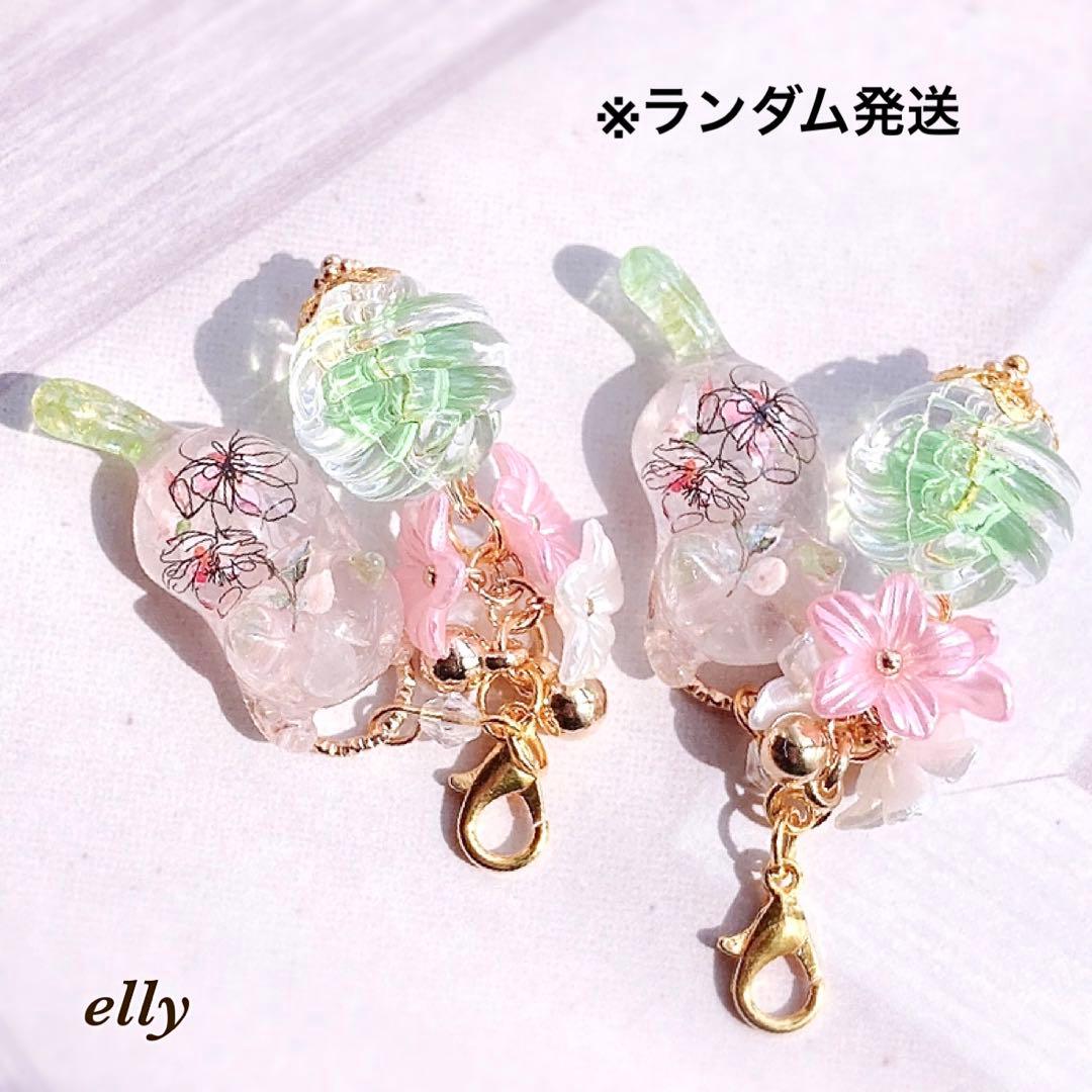 【みゆママ様】1213.天然石　琉球ガラス　桜　じゃれ猫　レジン　キーホルダー