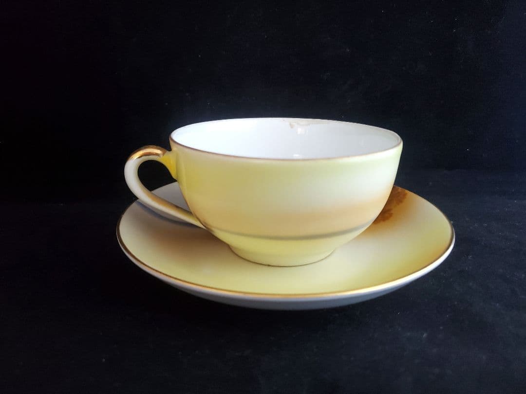 オールドノリタケのティーカップ＆ソーサーと花瓶の２点セット