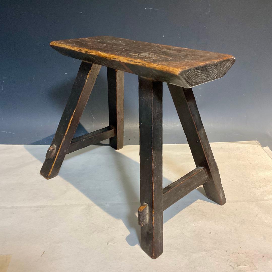101501 小ぶりな木製スツール 無垢材 アンティーク レトロ 椅子 腰掛け